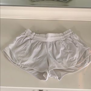 Lululemon hotty hot shorts 2.5” size 4